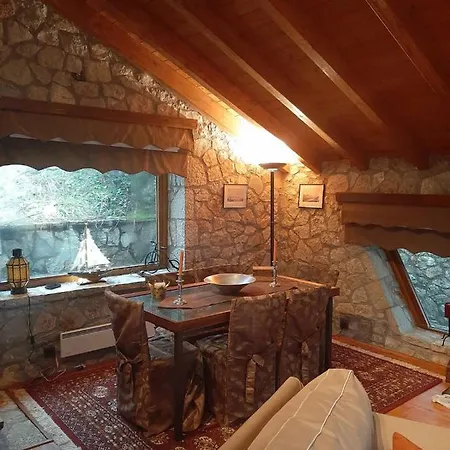 シャレー Mouses Lydia παρνασσού Eptálofos